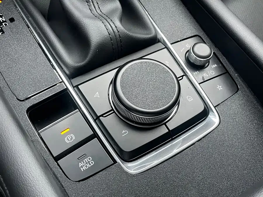 Mazda Axela Mazda3 Angkesela 2022 2.0L automatic quality version 2022 — миниатюра 4