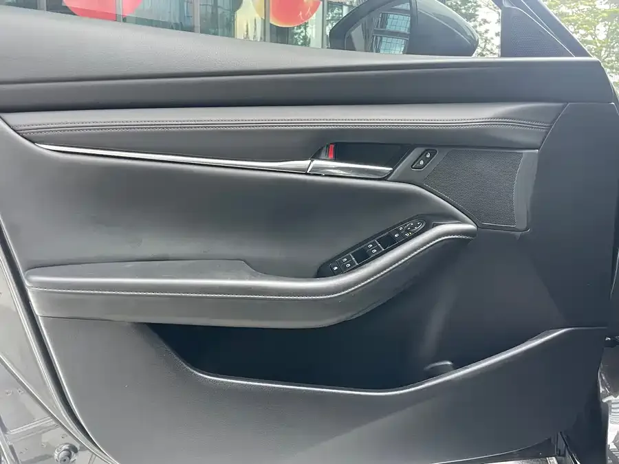 Mazda Axela Mazda3 Angkesela 2022 2.0L automatic quality version 2022 — миниатюра 5