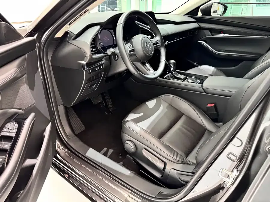 Mazda Axela Mazda3 Angkesela 2022 2.0L automatic quality version 2022 — миниатюра 4