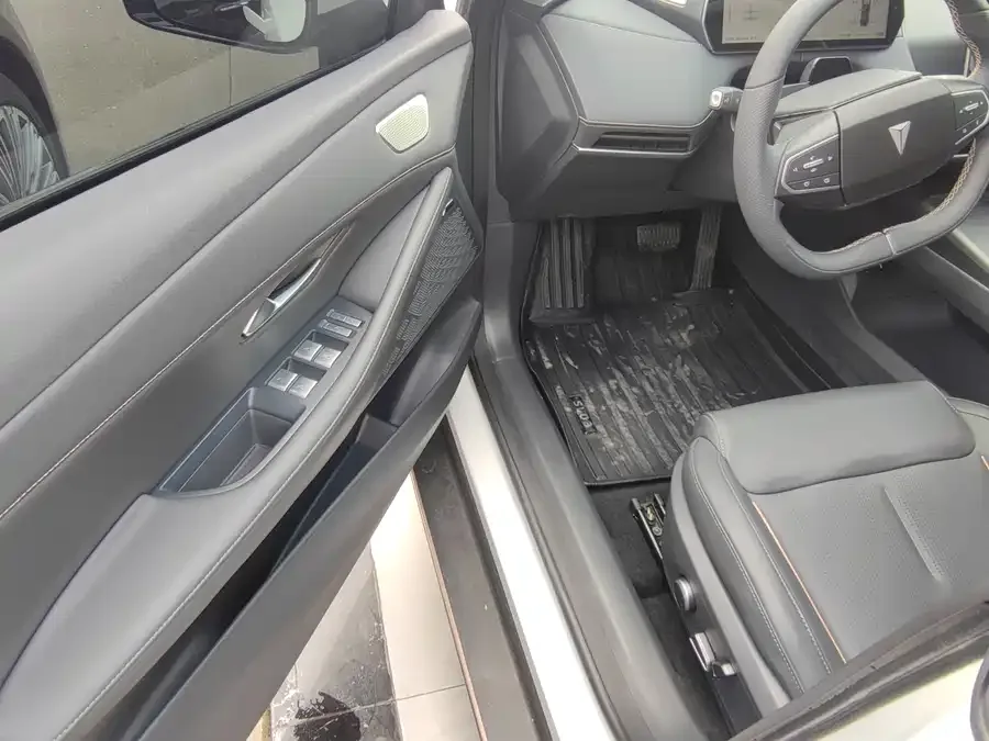Deepal dark blue SL03 Dark Blue SL03 2022 1.5L 1200 Extended Range Edition 2023 — миниатюра 2