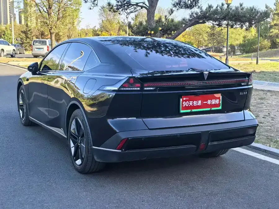 Deepal dark blue SL03 Dark Blue SL03 2022 1.5L 1200 Extended Range Edition 2023 — миниатюра 3