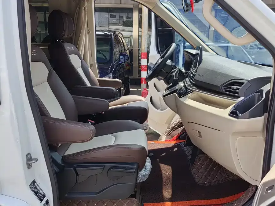 Maxus SAIC MAXUS V100 motorhome SAIC MAXUS V100 2023 2.0T Traveler V100 Mountain Edition Longitudinal Bed 2023 — миниатюра 2