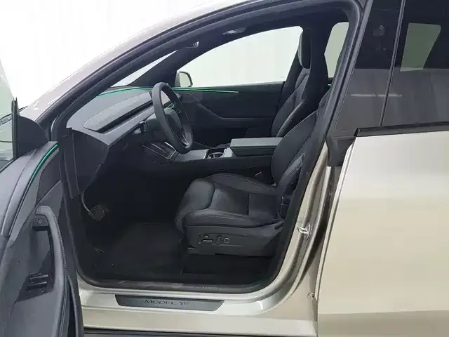 Tesla Model YL Model YL 2025 long-range all-wheel drive version 2025 — миниатюра 2