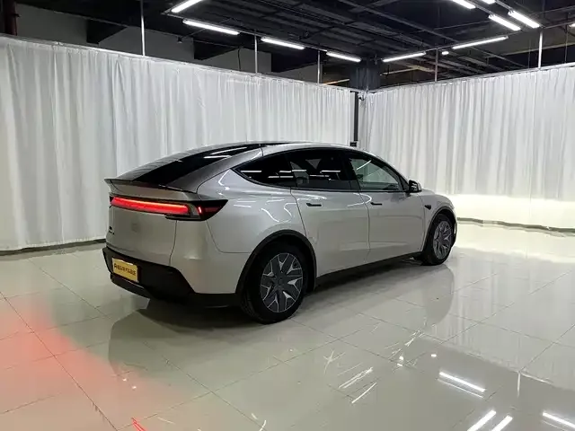 Tesla Model YL Model YL 2025 long-range all-wheel drive version 2025 — миниатюра 5