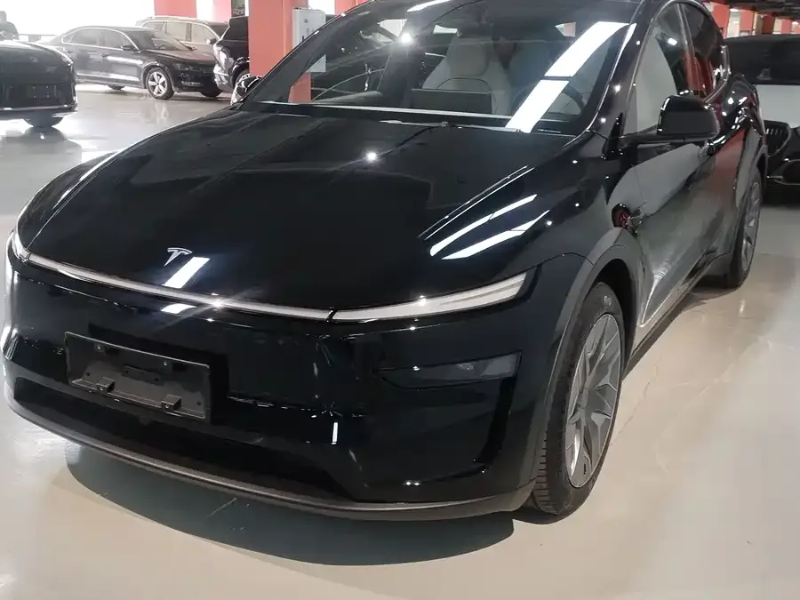 Tesla Model YL 2026