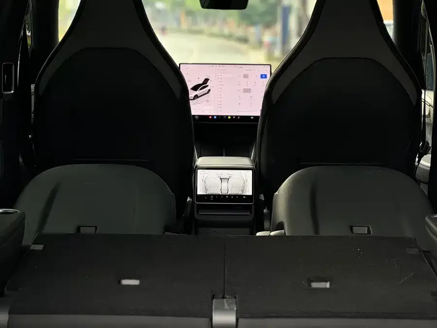 Tesla Model YL Model YL 2025 long-range all-wheel drive version 2026 — миниатюра 2