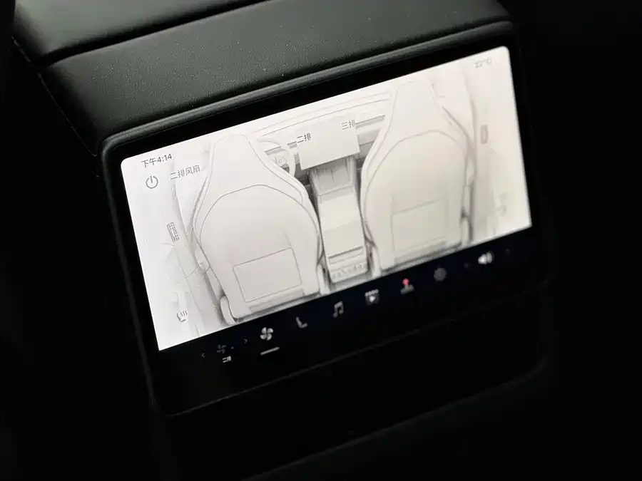 Tesla Model YL Model YL 2025 long-range all-wheel drive version 2026 — миниатюра 3