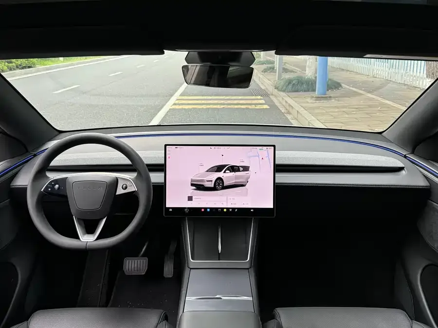 Tesla Model YL Model YL 2025 long-range all-wheel drive version 2026 — миниатюра 4