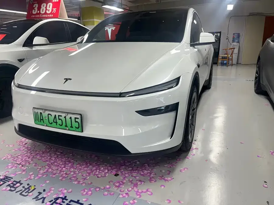 Tesla Model YL 2026