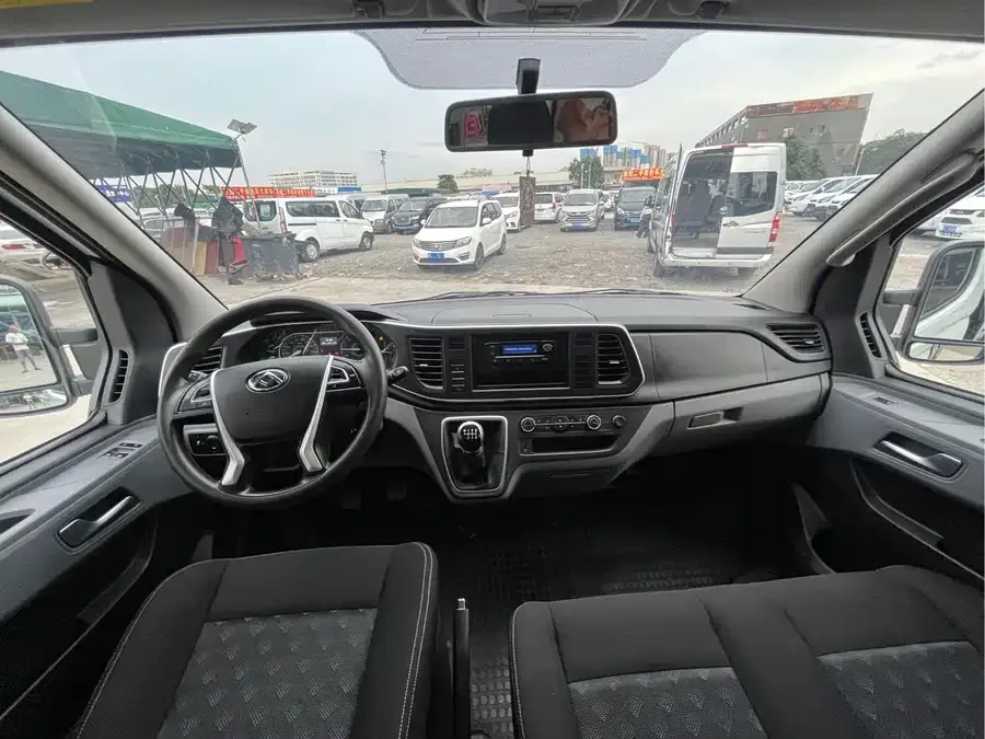 Maxus Xintu V80 Xintu V80 2025 Value Edition, Aoyuntong 2.0T Manual Short Wheelbase, Ultra-Low Roof, 127Ps, 7/9 Seats 2025 — миниатюра 3