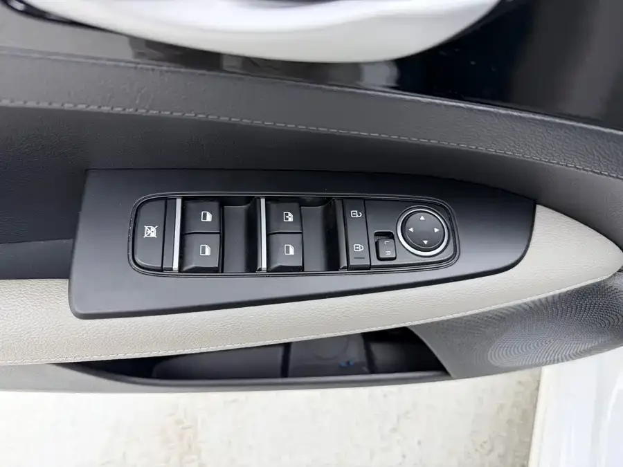 Kia K3 2023 1.5L CVT Luxury Edition 2023 — миниатюра 3
