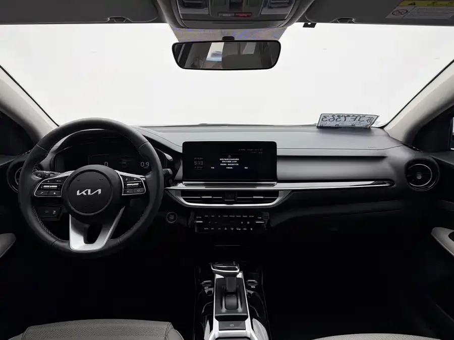 Kia K3 2023 1.5L CVT Luxury Edition 2023 — миниатюра 4