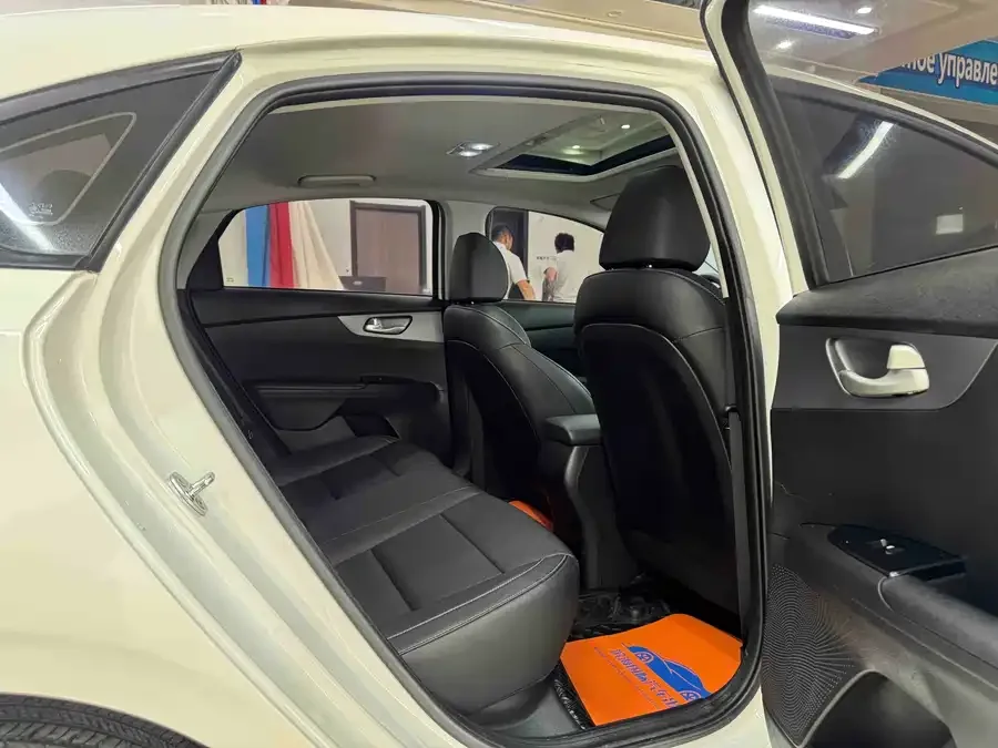 Kia K3 2021 1.5L CVT Fashion Edition 2022 — миниатюра 3