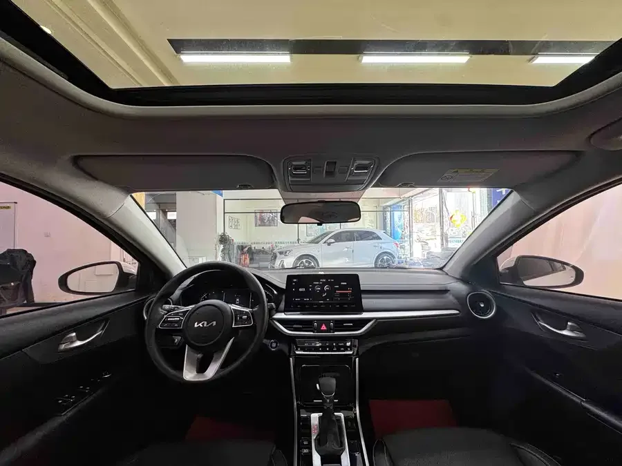 Kia K3 2021 1.5L CVT Fashion Edition 2022 — миниатюра 5