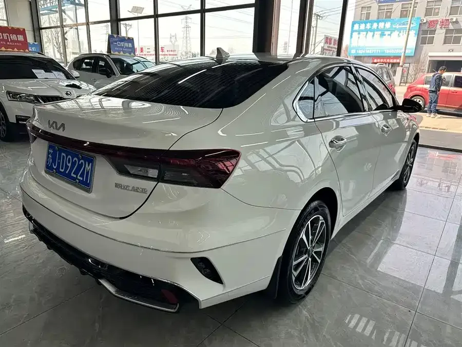 Kia K3 2023 1.5L CVT Luxury Edition 2023 — миниатюра 4