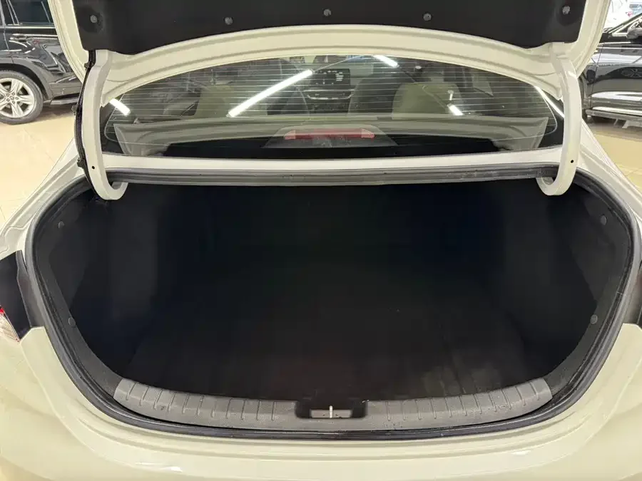 Kia K3 2023 1.5L CVT Luxury Edition 2022 — миниатюра 4