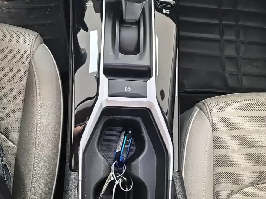 Kia K3 2023 1.5L CVT Luxury Edition 2022 — миниатюра 4