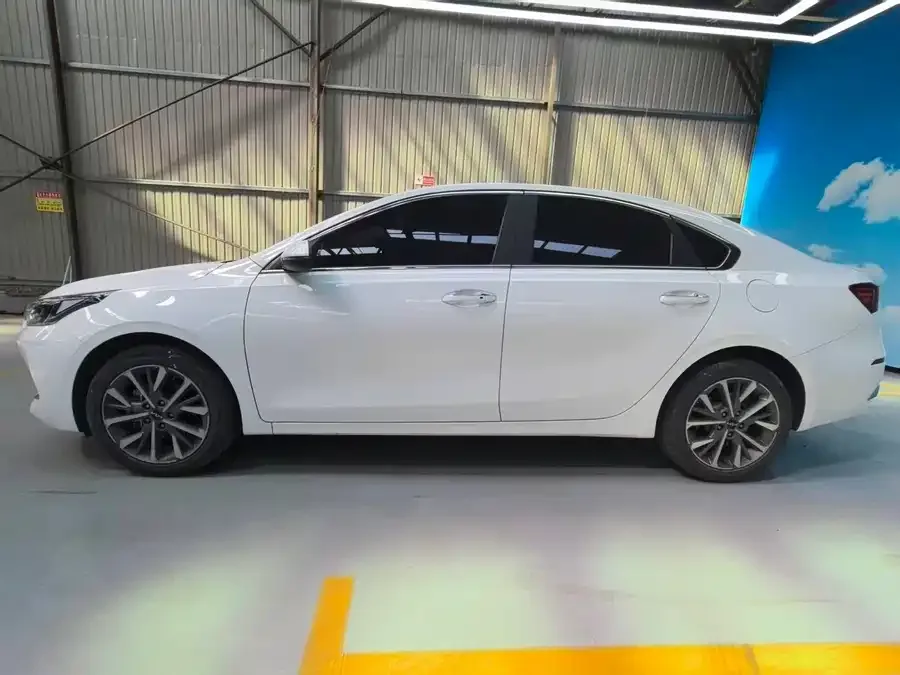 Kia K3 2021 facelift 1.5L CVT fashion version 2022 — миниатюра 3