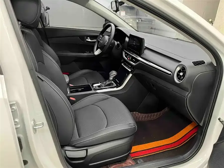 Kia K3 2021 1.5L CVT Fashion Edition 2023 — миниатюра 4