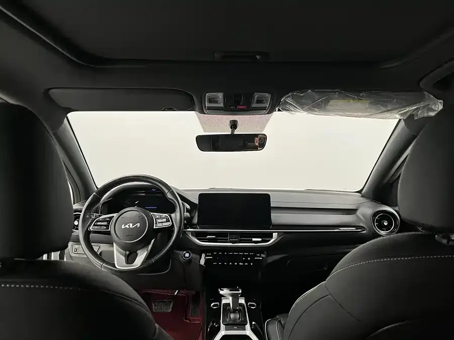 Kia K3 2023 1.5L CVT Luxury Edition 2023 — миниатюра 3