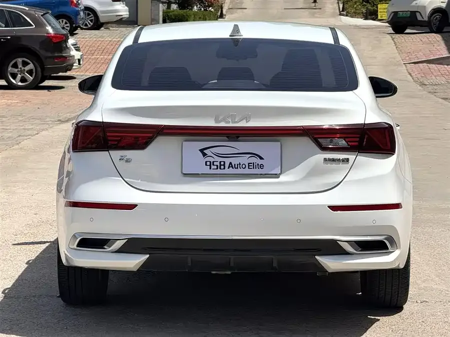 Kia K3 2023 1.5L CVT Luxury Edition 2022 — миниатюра 3