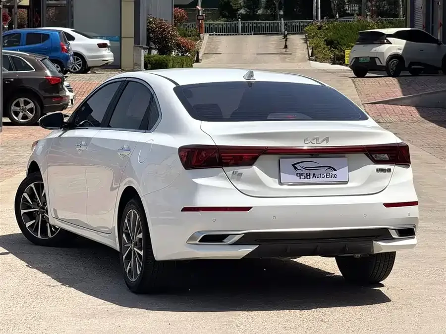 Kia K3 2023 1.5L CVT Luxury Edition 2022 — миниатюра 5