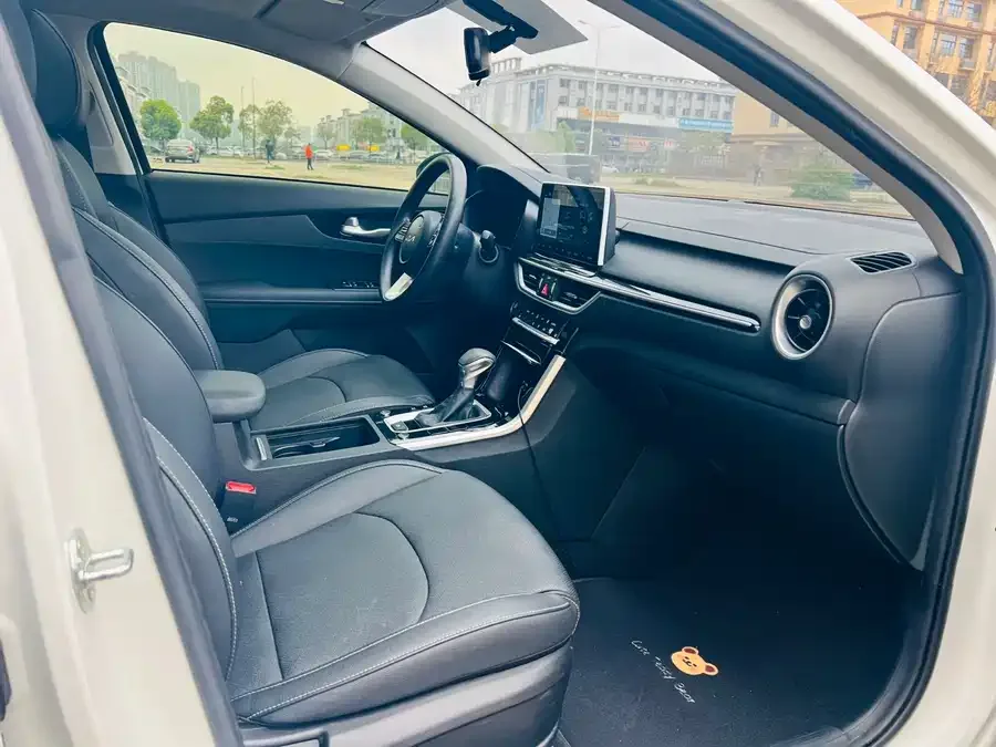 Kia K3 2021 1.5L CVT Fashion Edition 2022 — миниатюра 3