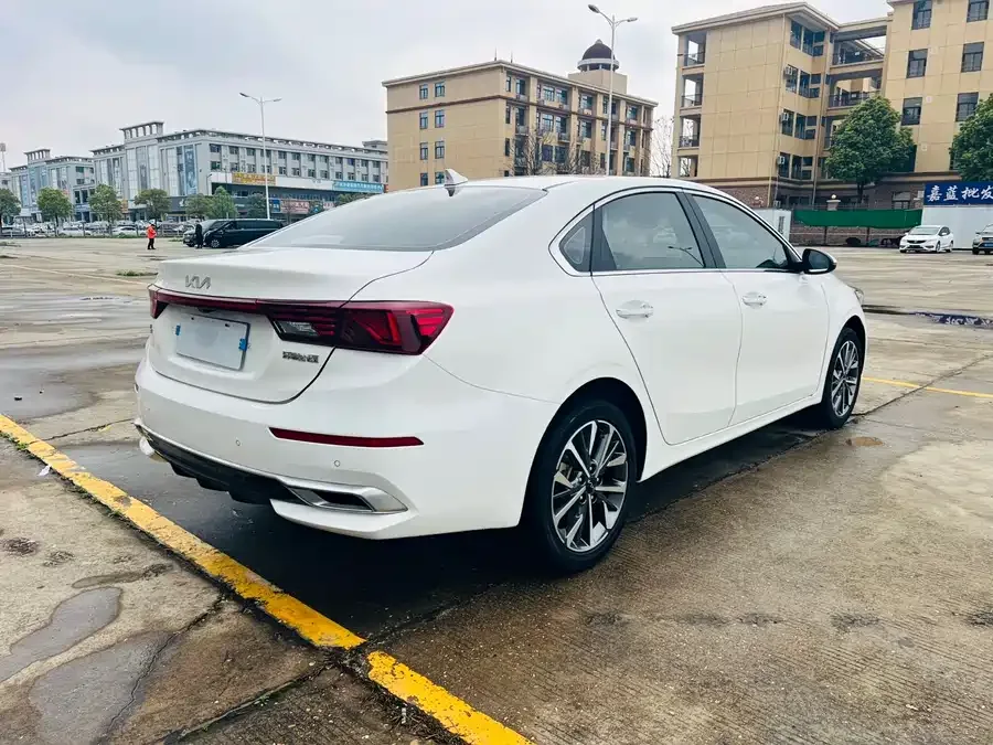 Kia K3 2021 1.5L CVT Fashion Edition 2022 — миниатюра 4