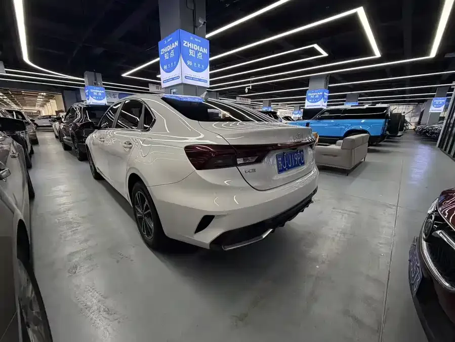 Kia K3 2023 1.5L CVT Luxury Edition 2023 — миниатюра 4
