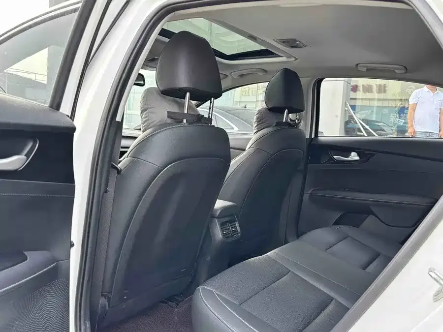 Kia K3 2021 1.5L CVT Fashion Edition 2023 — миниатюра 2