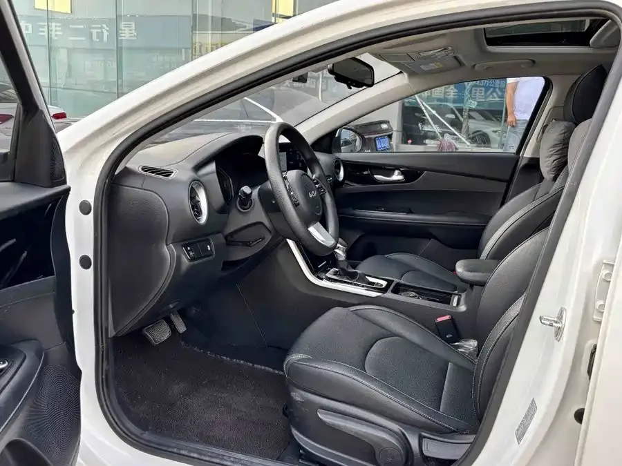 Kia K3 2021 1.5L CVT Fashion Edition 2023 — миниатюра 4