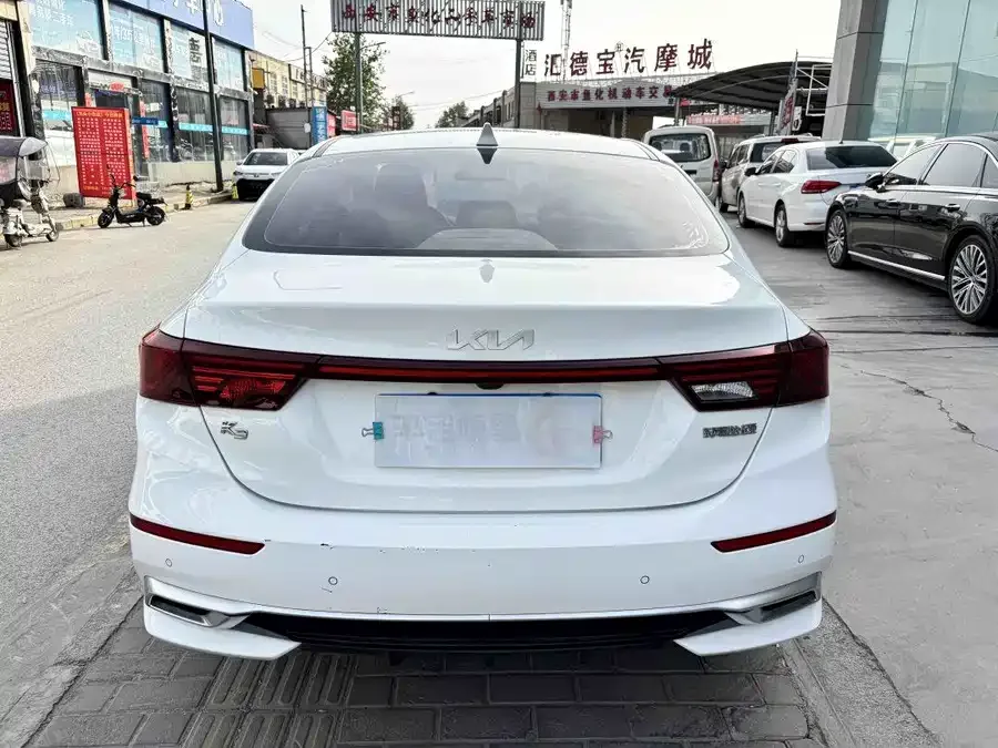 Kia K3 2021 1.5L CVT Fashion Edition 2023 — миниатюра 5