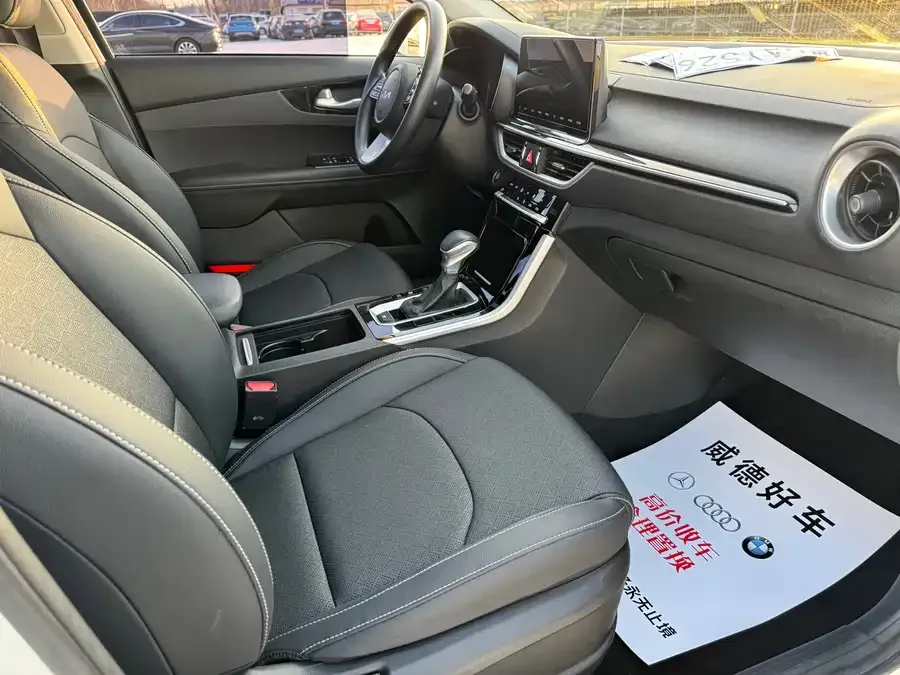 Kia K3 2021 1.5L CVT Fashion Edition 2022 — миниатюра 3
