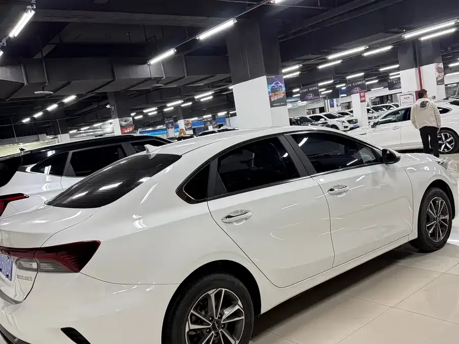 Kia K3 2023 1.5L CVT Luxury Edition 2023 — миниатюра 2