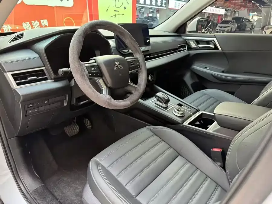 Mitsubishi Outlander Outlander 2023 1.5T CVT two-wheel drive exclusive version with 5 seats 2023 — миниатюра 4