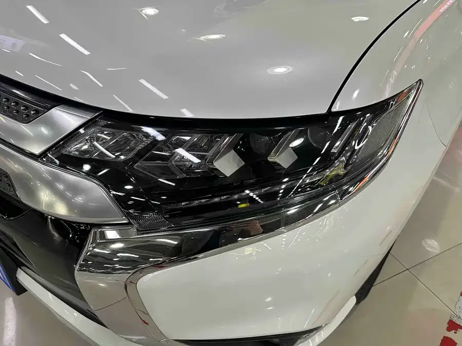Mitsubishi Outlander Outlander 2021 2.4L 4WD Dynamic Edition 5 Seaters 2022 — миниатюра 2