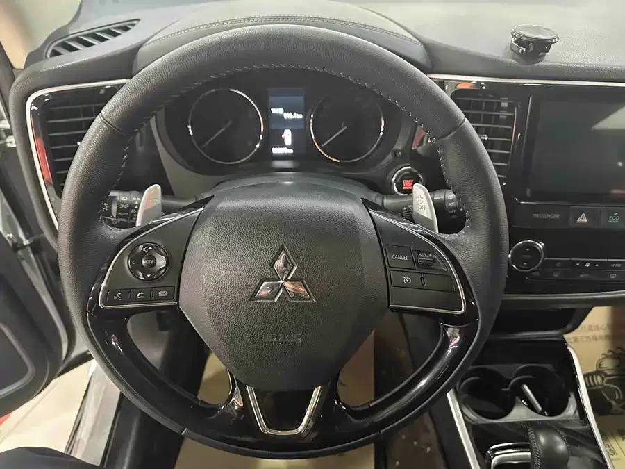 Mitsubishi Outlander Outlander 2021 2.4L 4WD Dynamic Edition 5 Seaters 2022 — миниатюра 3