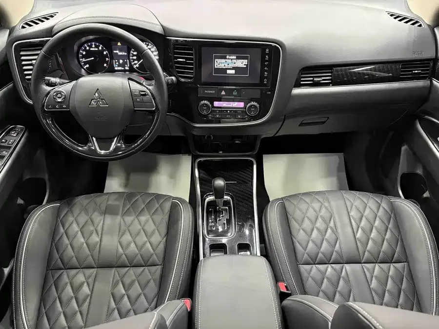 Mitsubishi Outlander Outlander 2021 facelift 2.0L 2WD Enjoy Edition 5 seats 2023 — миниатюра 3