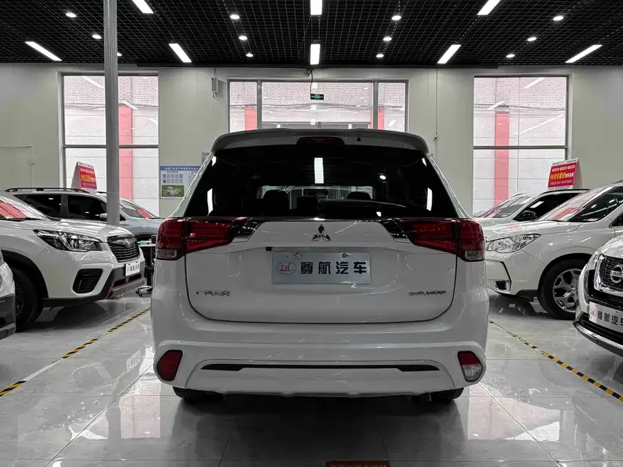 Mitsubishi Outlander Outlander 2021 facelift 2.0L 2WD Enjoy Edition 5 seats 2023 — миниатюра 5