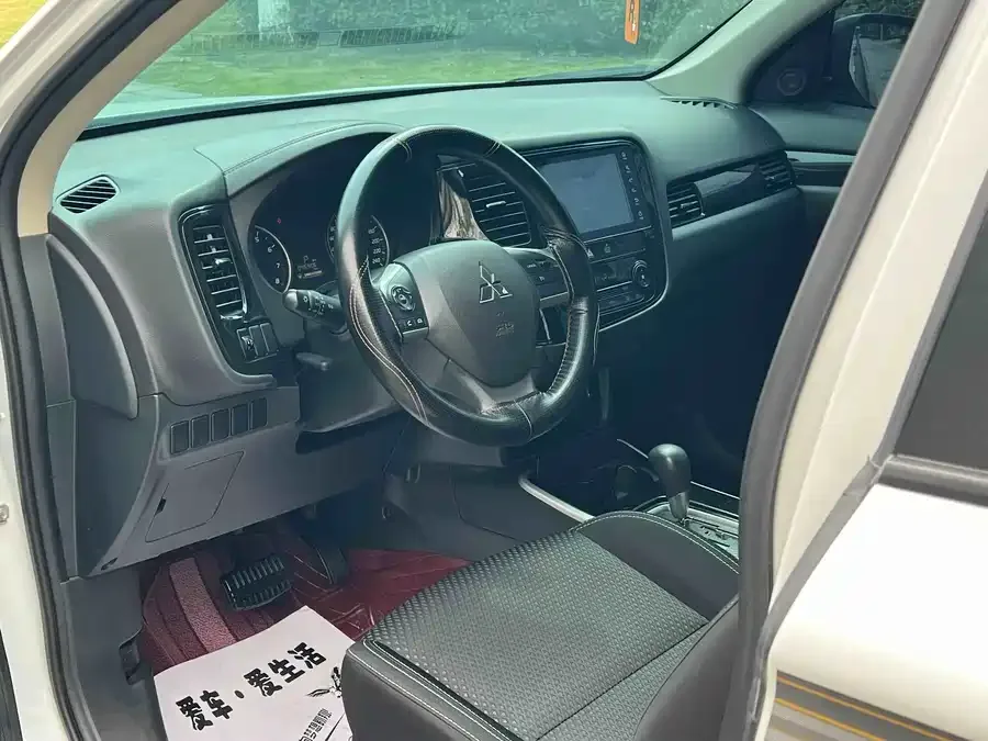 Mitsubishi Outlander Outlander 2021 2.0L 2WD 5-seater 2023 — миниатюра 3