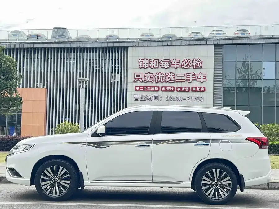 Mitsubishi Outlander Outlander 2021 2.0L 2WD 5-seater 2023 — миниатюра 5