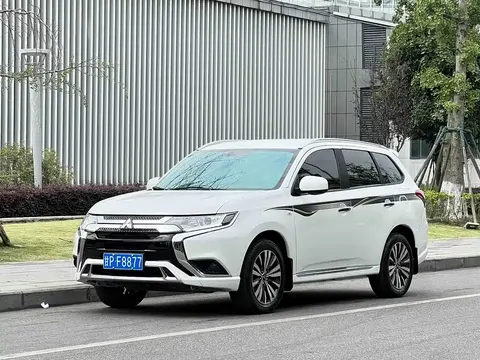 Mitsubishi Outlander 2023 buy in Moscow