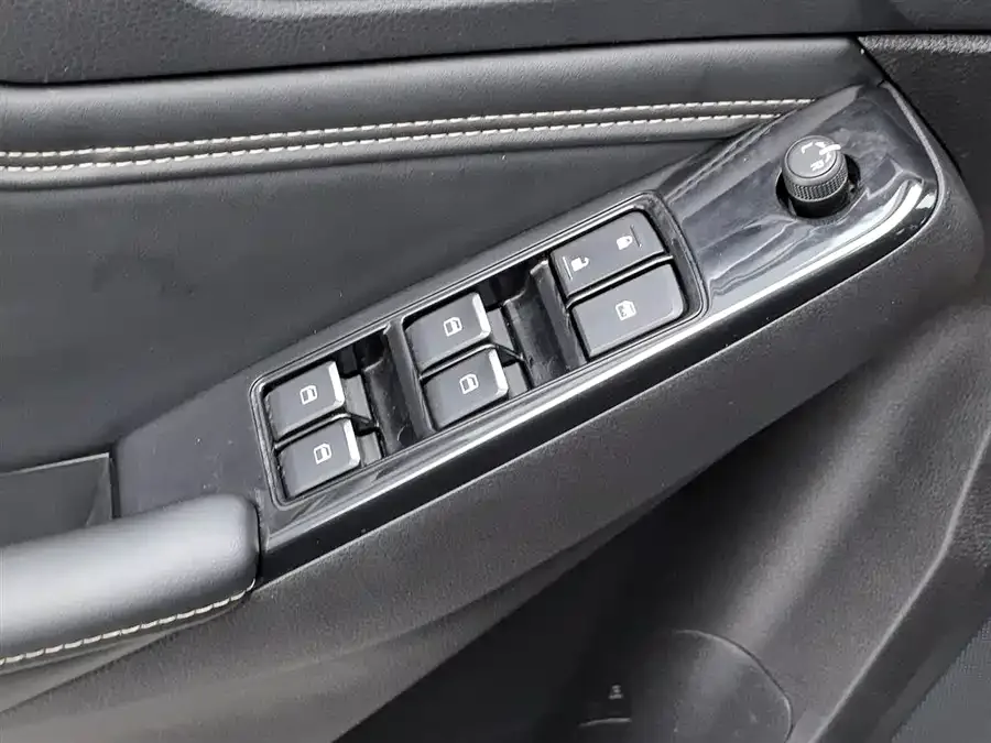 Isuzu D-Max D-MAX 2021 1.9T manual four-wheel drive diesel Global powerful RZ4E 2023 — миниатюра 3