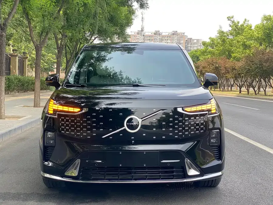 Volvo EM90 2025 Ultra six-seater 2025 — миниатюра 2