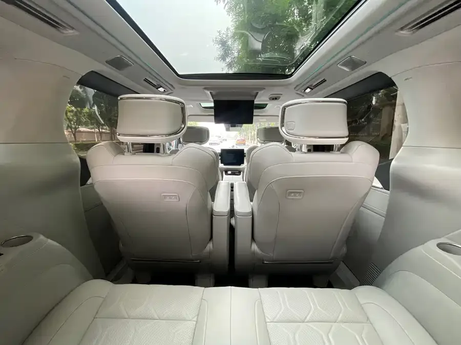 Volvo EM90 2025 Ultra six-seater 2025 — миниатюра 4
