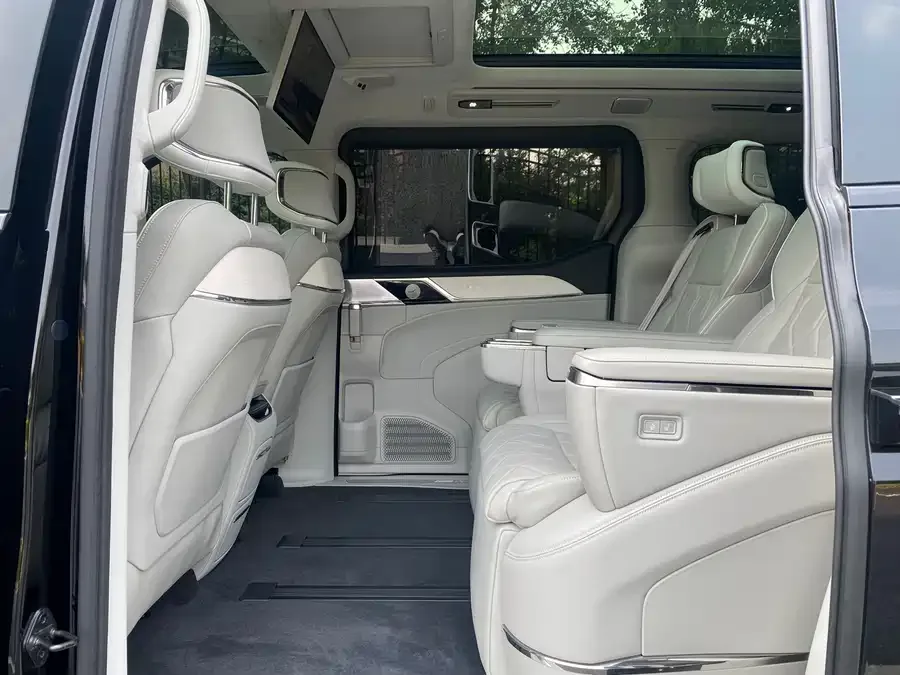 Volvo EM90 2025 Ultra six-seater 2025 — миниатюра 5