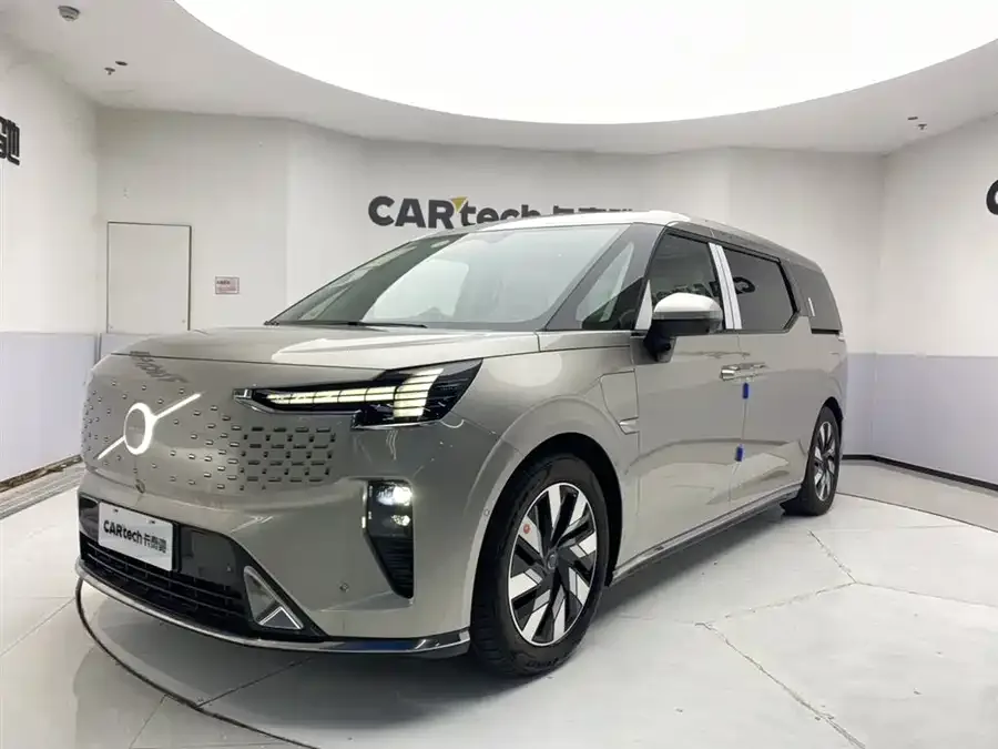 Volvo EM90 2026