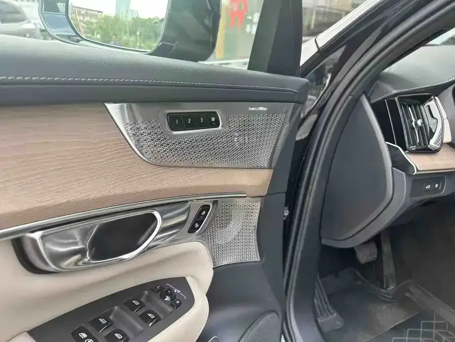 Volvo XC90 Plug-in Hybrid 2026 T8 Inscription Luxury 7-seater 2025 — миниатюра 5