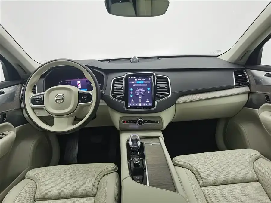 Volvo XC90 Plug-in Hybrid 2023 T8 RECHARGE Zhizun Luxury Edition 7 Seaters 2022 — миниатюра 2