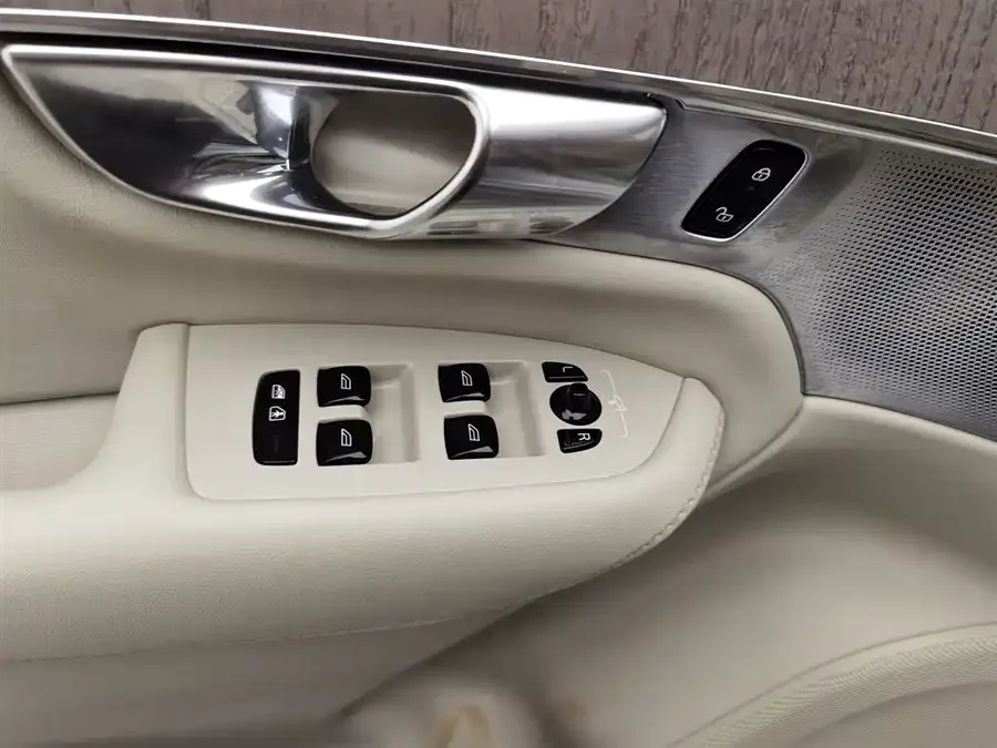 Volvo XC90 Plug-in Hybrid 2023 T8 RECHARGE Zhizun Luxury Edition 7 Seaters 2022 — миниатюра 3